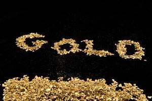 今日黄金交易提醒：鲍威尔刑事风暴引爆全球避险狂潮 金价刷新历史新高